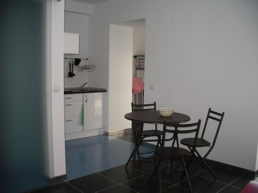 Apartamentos La Fonda Aninon Oda fotoğraf